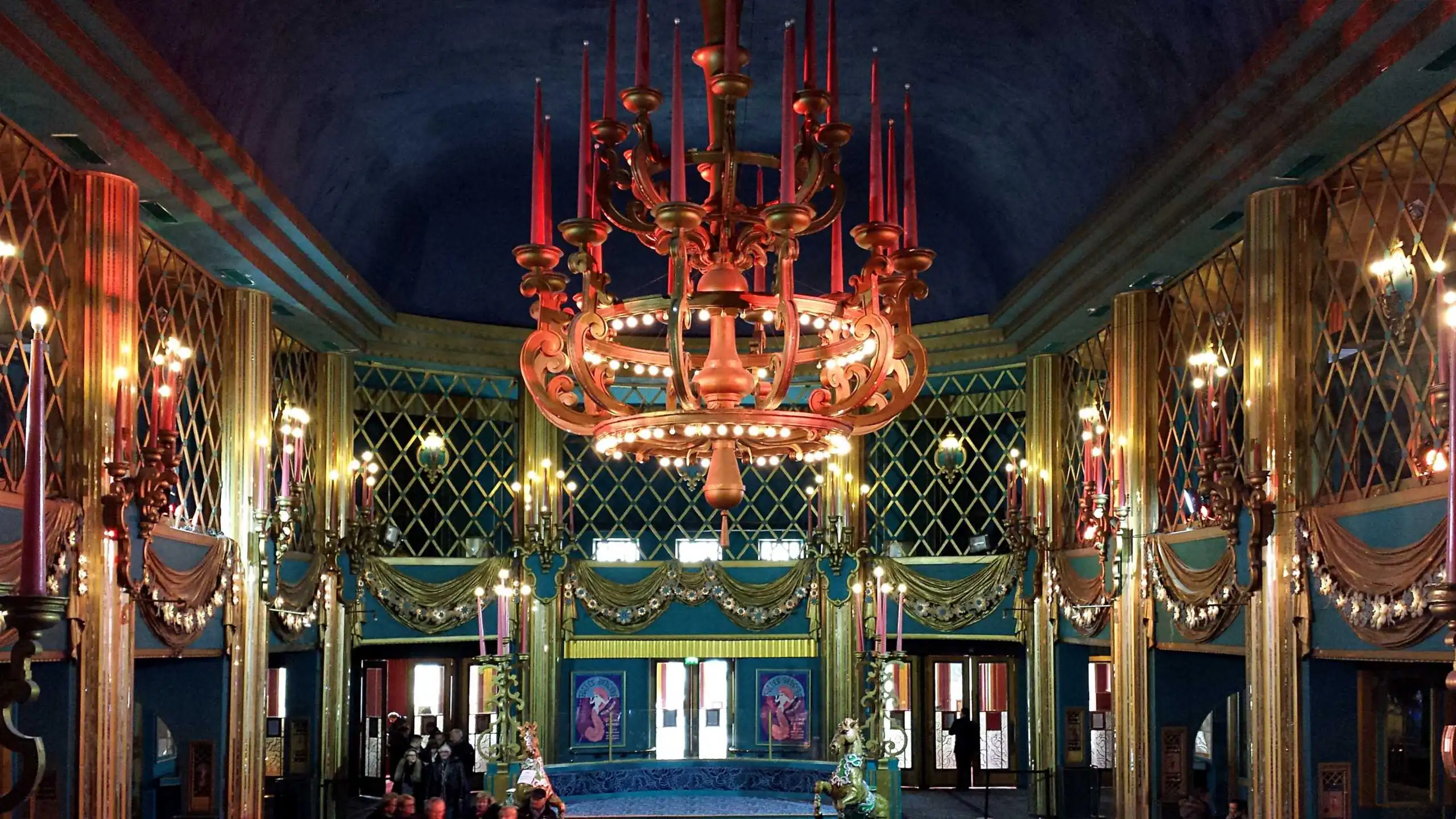 Paris Folies Bergere 03 scaled