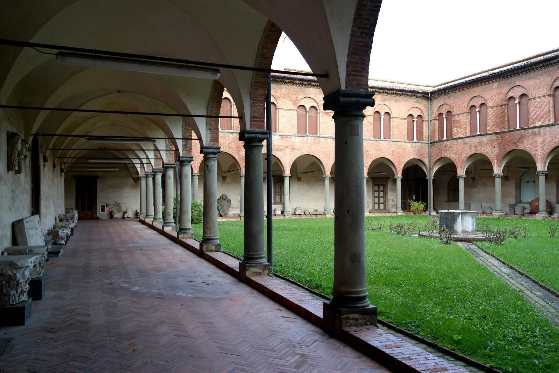 Pisa Museo Nazionale di San Matteo chiostro