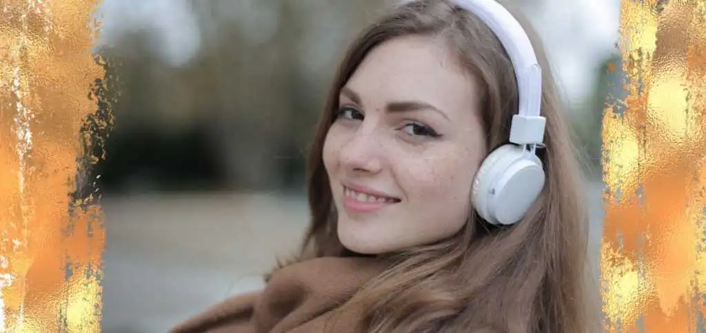 I 10 audiolibri e podcast più ascoltati del 2023 secondo l'Audible Compass 2023