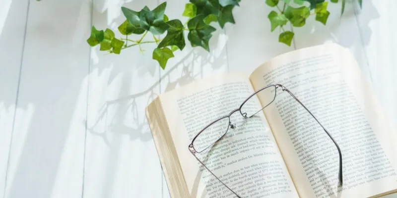 Come disporre i libri in maniera originale e artistica