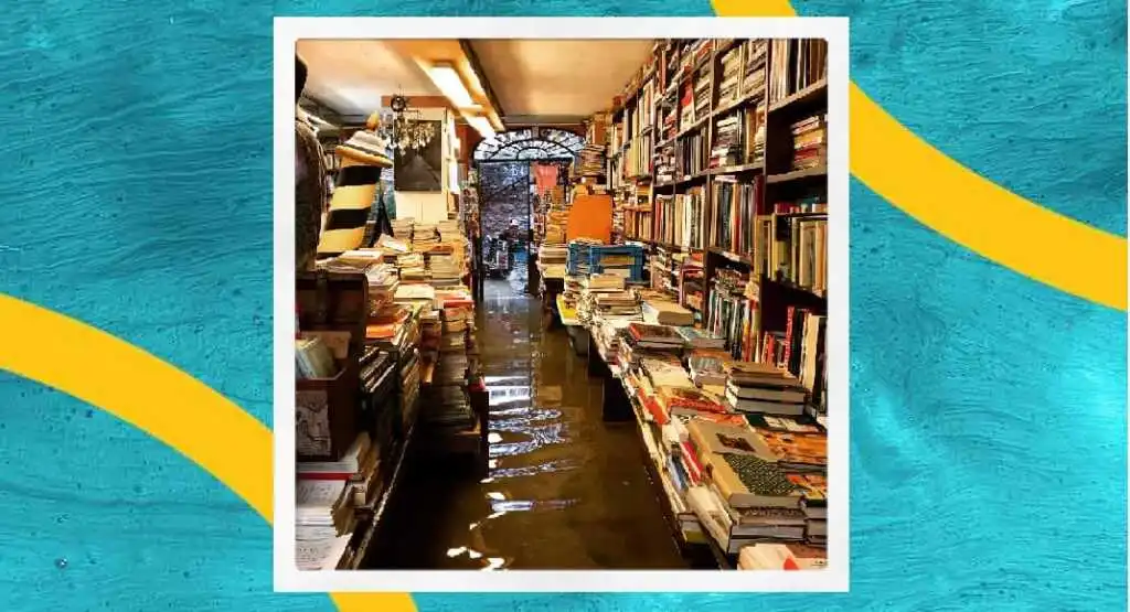 Maltempo, torna ad allagarsi la libreria acqua Alta di Venezia