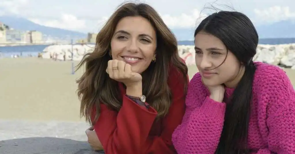 Mina Settembre è una delle fiction Rai più amate degli ultimi anni, una serie che ha saputo conquistare il pubblico con un mix di giallo, commedia e dramma, ambientata nella suggestiva Napoli.