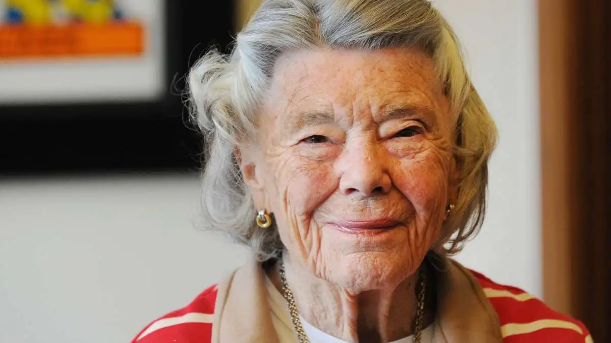 198789466-rosamunde-pilcher-schriftstellerin-fit-90-jahre-dpa_20141113-122714-JMYuEynDCef