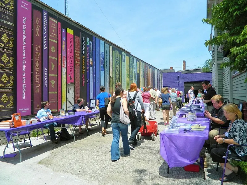 4 loganberry-books-bookstore-cleveland-ohio-mural