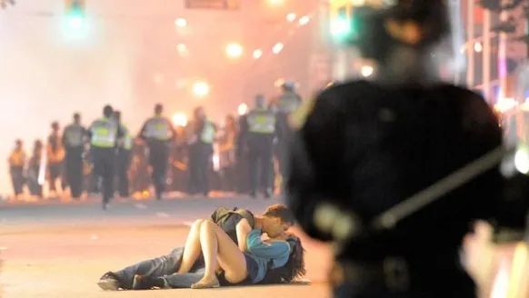 VANCOUVER RIOT KISS