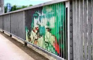 Le ringhiere artistiche che si vedono soltanto da una certa prospettiva