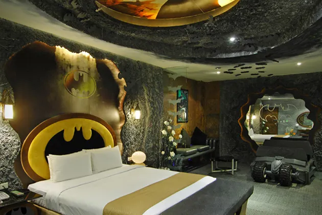 Batman-Hotel-Room-At-Eden-Motel-In-Taiwan-0