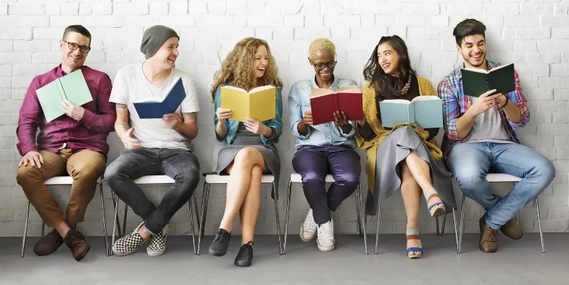 10 cose che un lettore è disposto a fare per amore dei libri