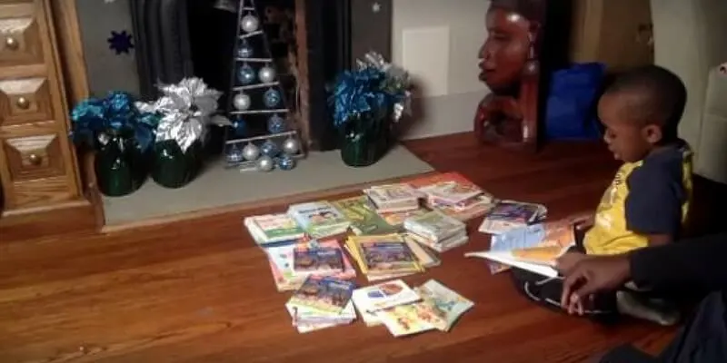 Il bambino di quattro anni che ha letto cento libri in un giorno