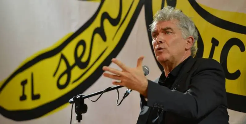Gioele Dix, “La letteratura può fare qualcosa di serio ridendo”
