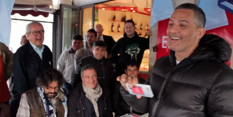 “Edicola Fiore”, arriva in tv la rassegna stampa di Fiorello che unisce cultura ed attualità