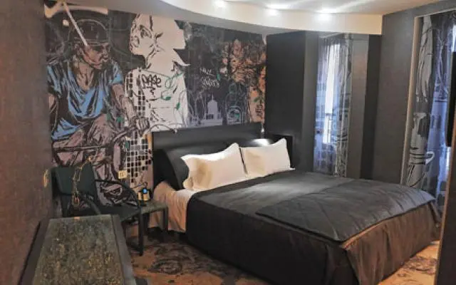 xparis-apostrophe-hotel-138981.jpg.pagespeed.ic.kPy01QT_-Q