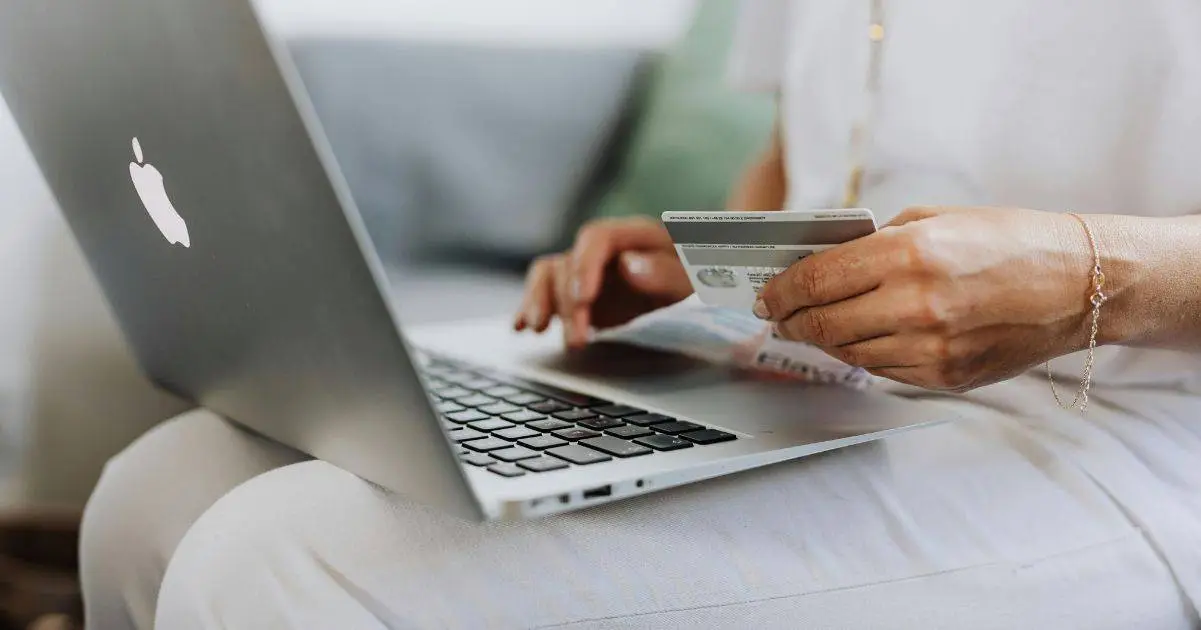 Libri, musica, film cosa acquistano online gli italiani in ambito culturale