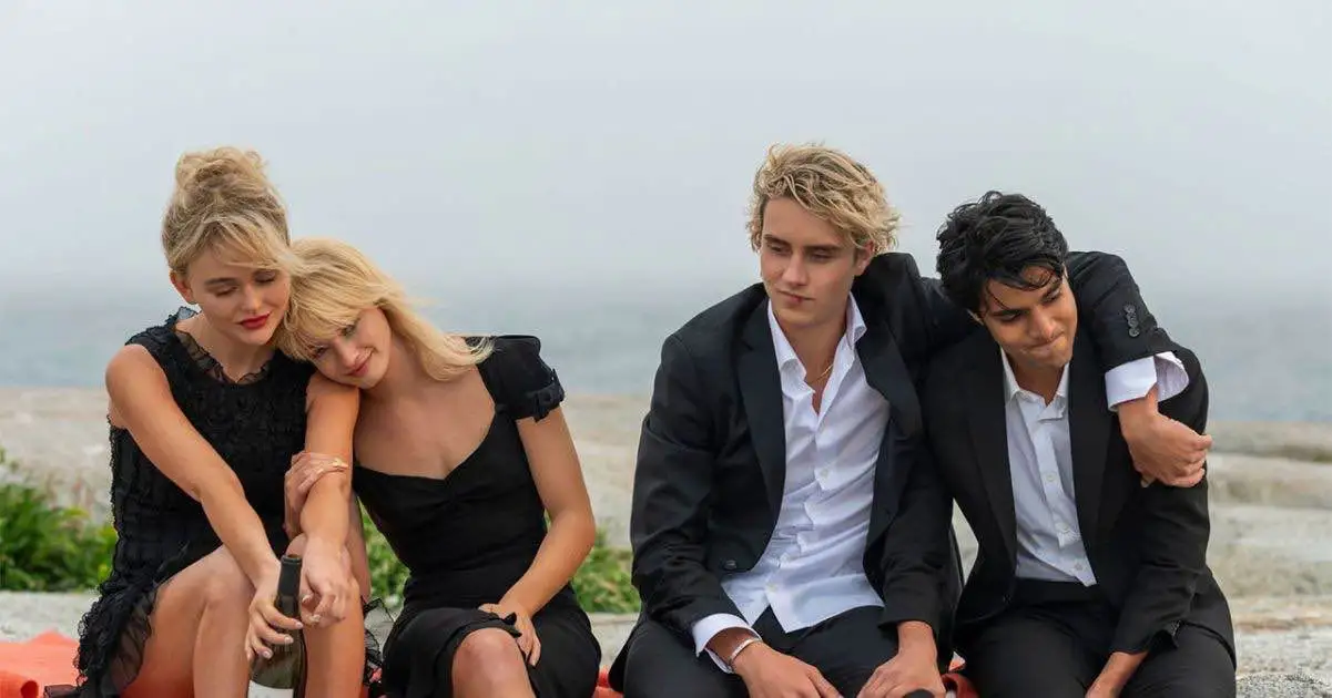 L'estate dei segreti perduti: la serie tv che ci riporta al cuore oscuro dell’adolescenza